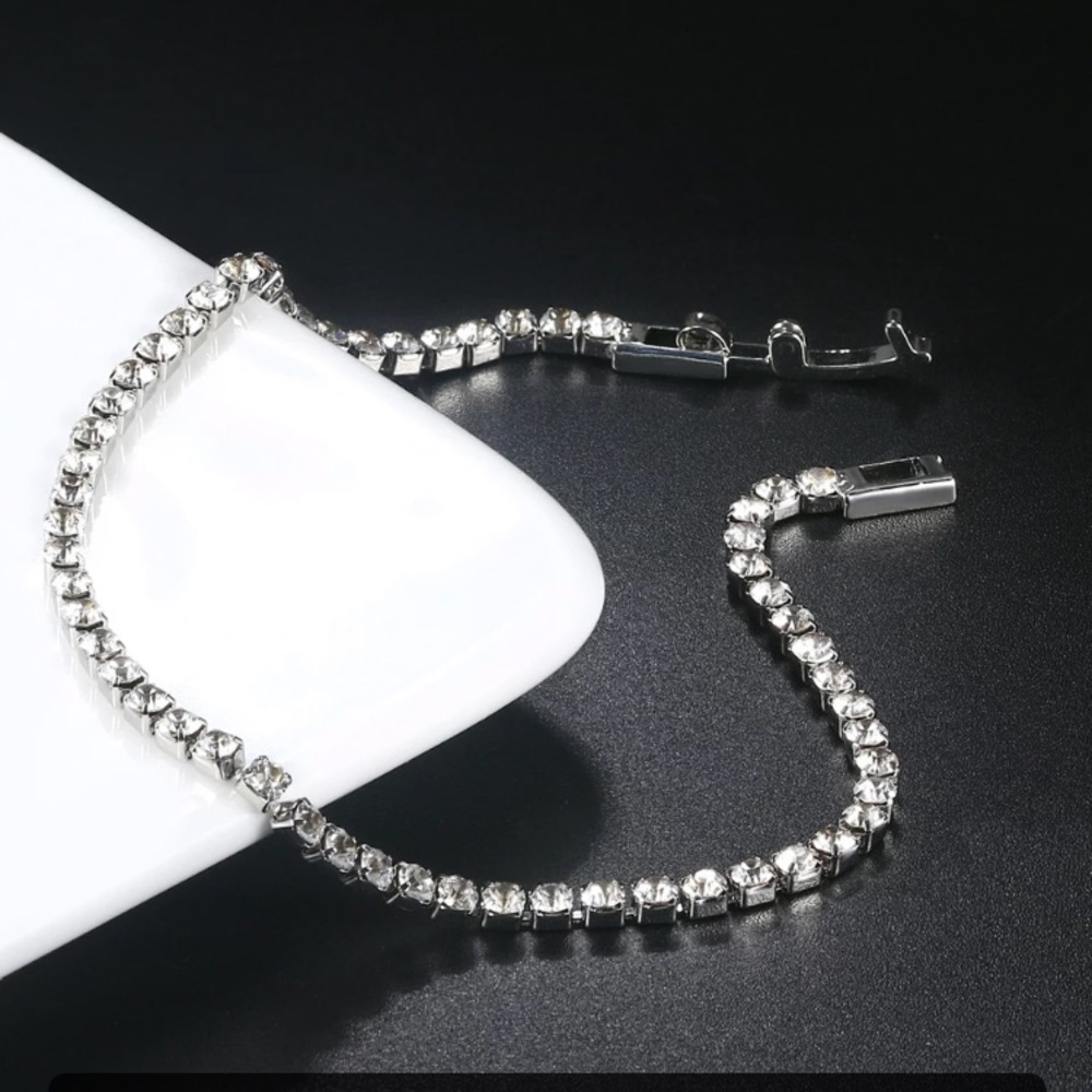 🌟 Stainless Steel Diamond Tennis Bracelet - Picture 6 of 7